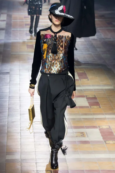 Look 50